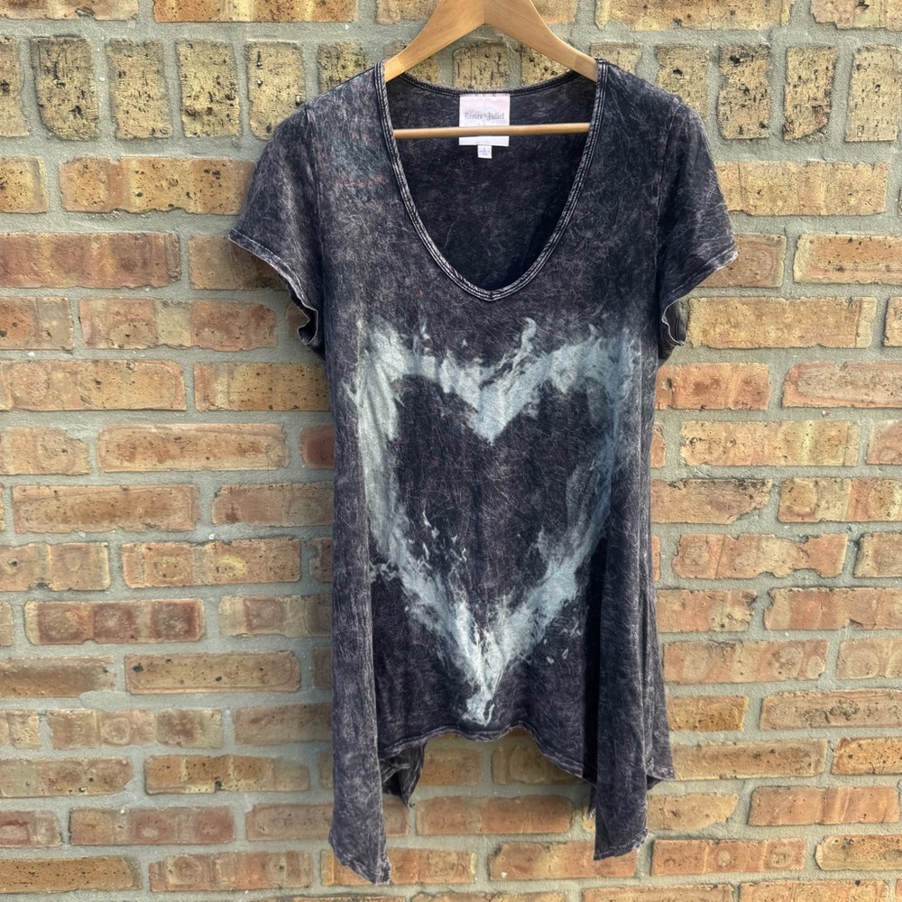Romeo and Juliet Couture Heart Print Gray Washed Tunic Sz L